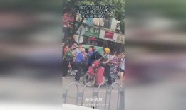 最新吃瓜爆料打架视频大全,打架视频大全盘点，一网打尽街头冲突瞬间