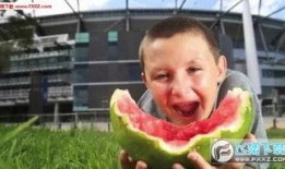 娱乐吃瓜小男孩是谁啊,他是谁？为何成为网络热议焦点？